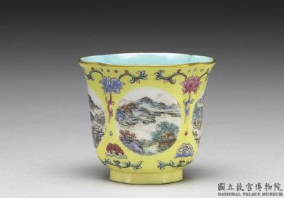 图片[2]-Begonia-shaped cup with four panels of landscape on a polychrome yellow ground in yangcai painted enamels, Qianlong reign (1736-1795), Qing dynasty-China Archive